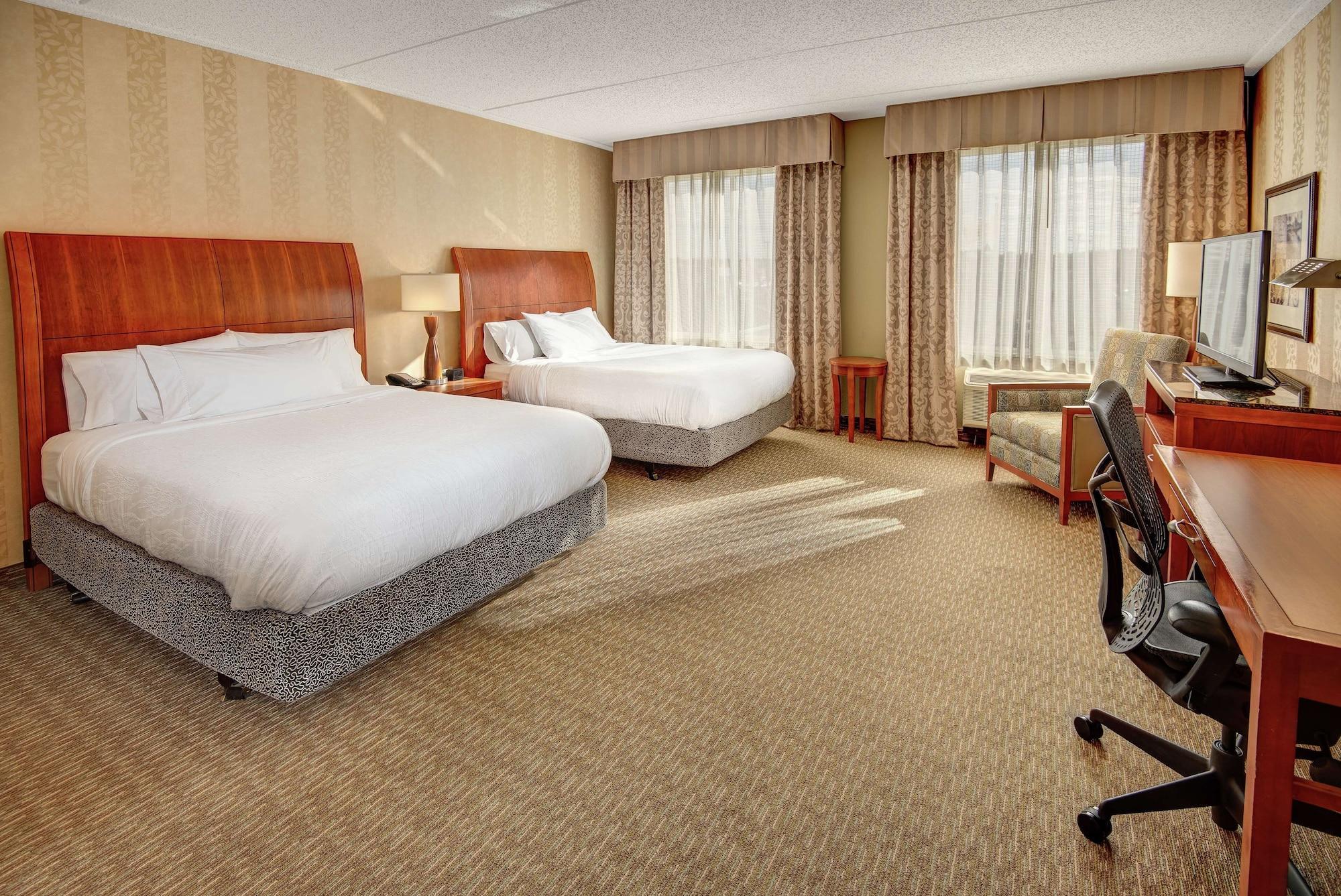 Hilton Garden Inn Lakewood Ngoại thất bức ảnh