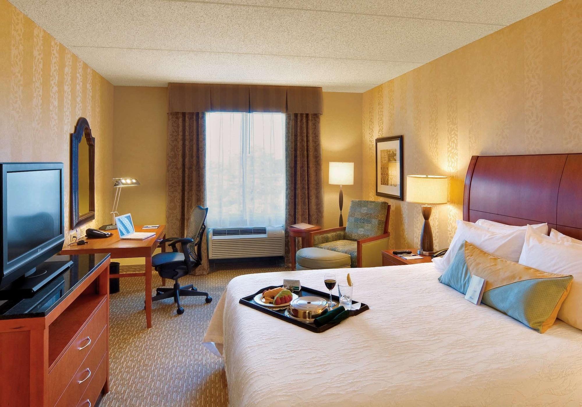 Hilton Garden Inn Lakewood Ngoại thất bức ảnh