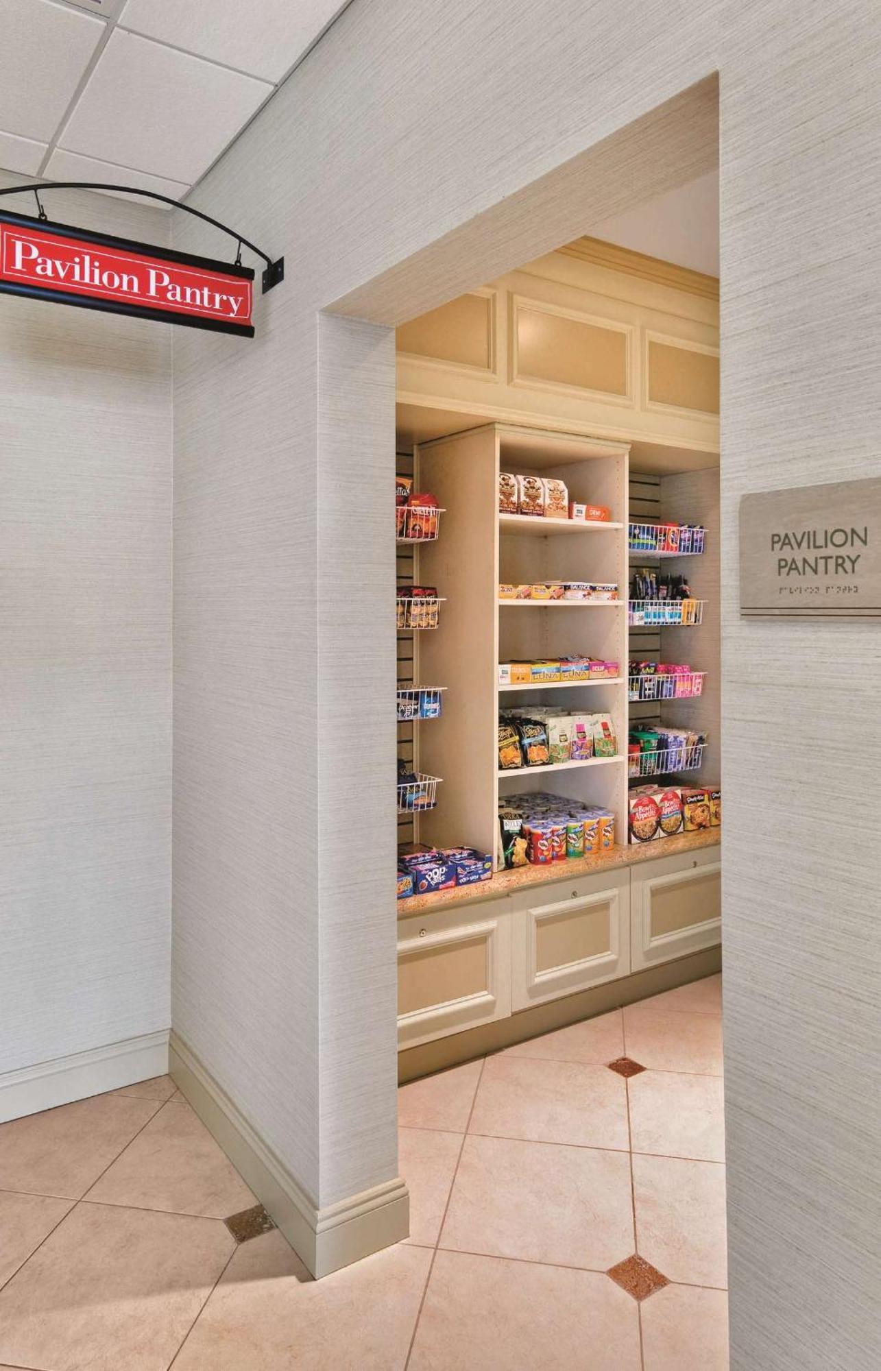 Hilton Garden Inn Lakewood Ngoại thất bức ảnh