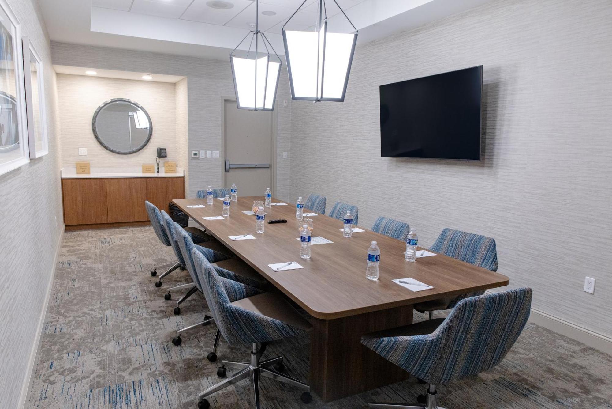 Hilton Garden Inn Lakewood Ngoại thất bức ảnh