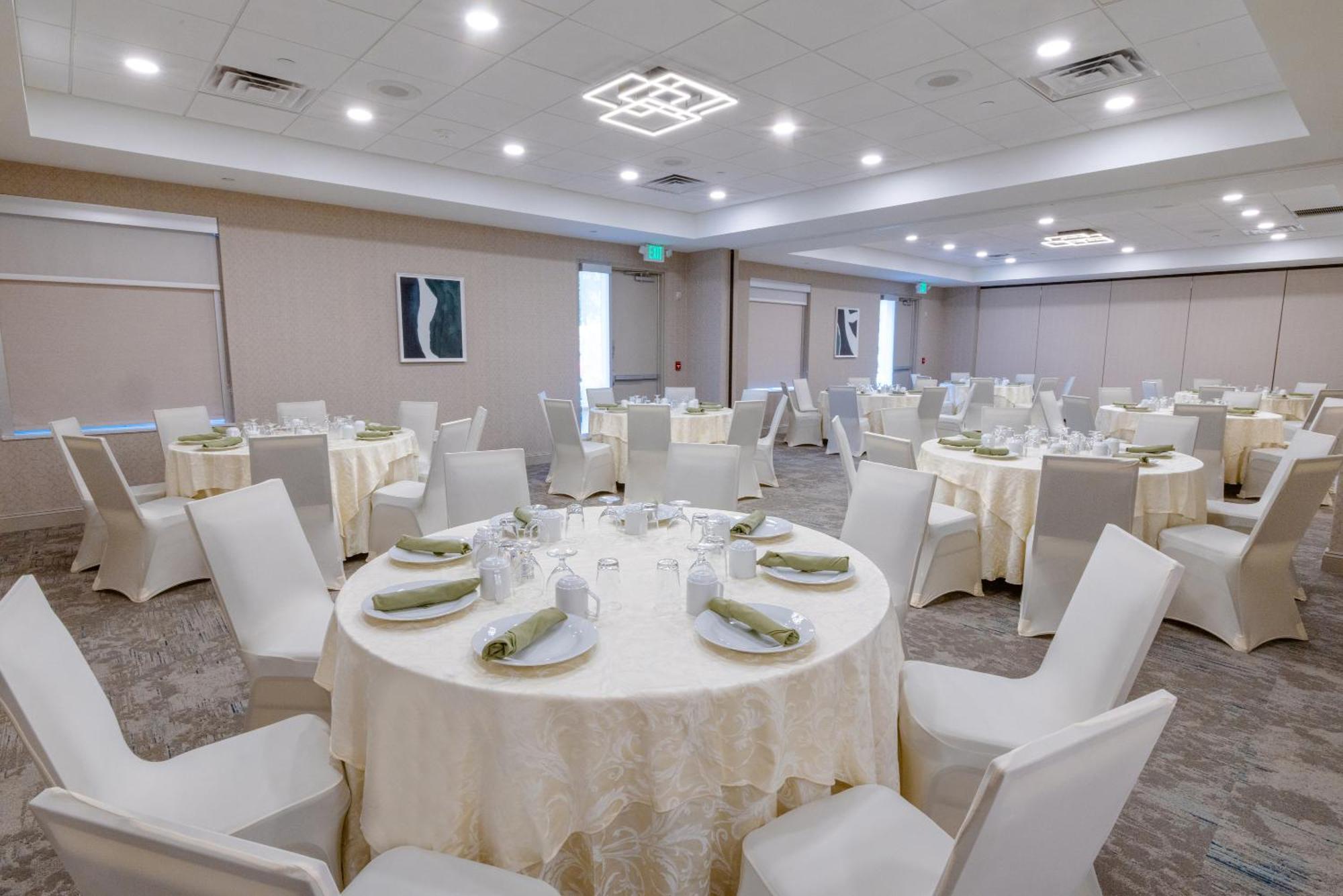Hilton Garden Inn Lakewood Ngoại thất bức ảnh