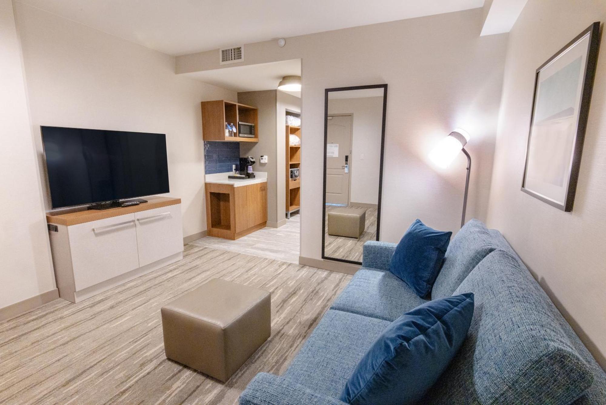 Hilton Garden Inn Lakewood Ngoại thất bức ảnh
