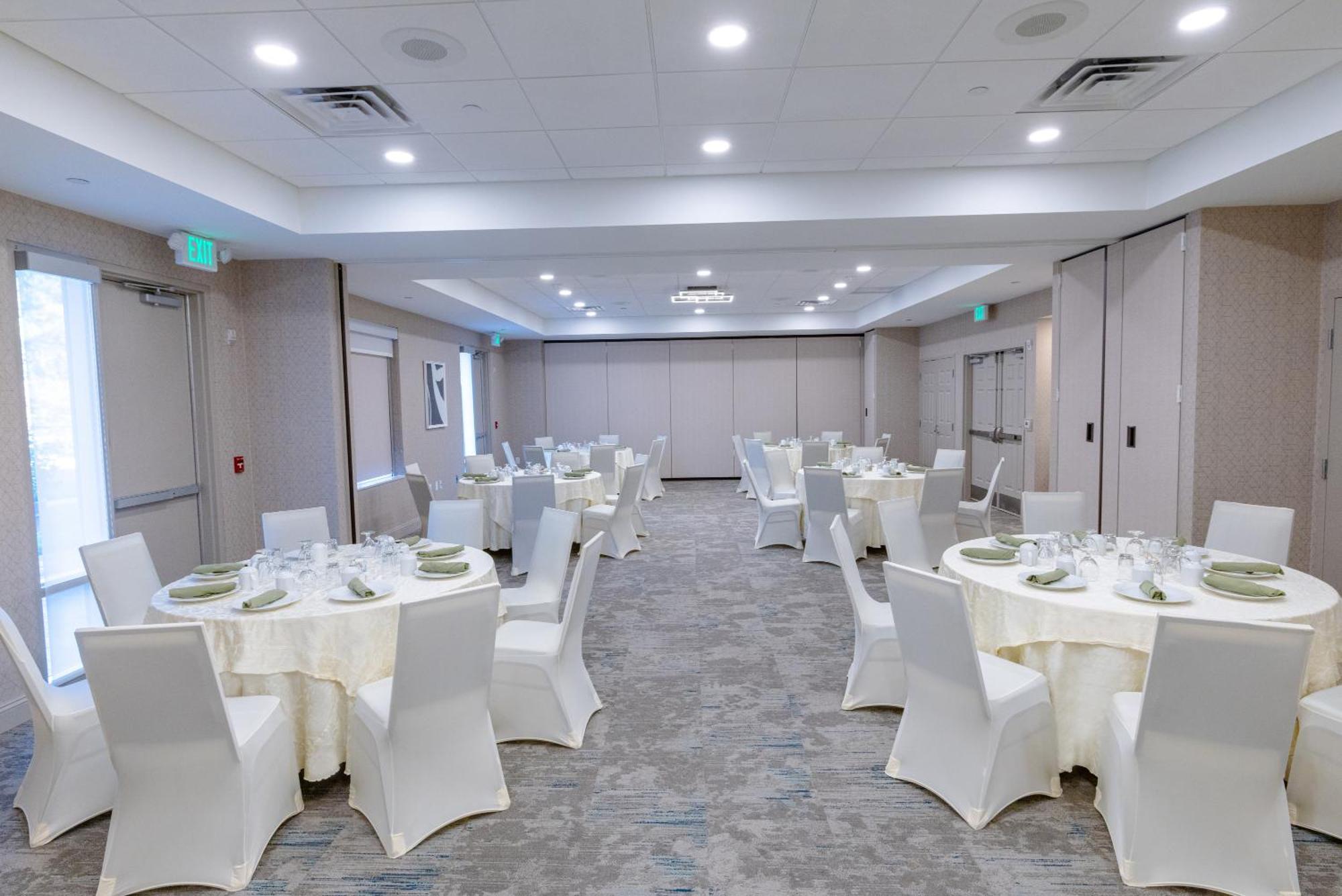 Hilton Garden Inn Lakewood Ngoại thất bức ảnh