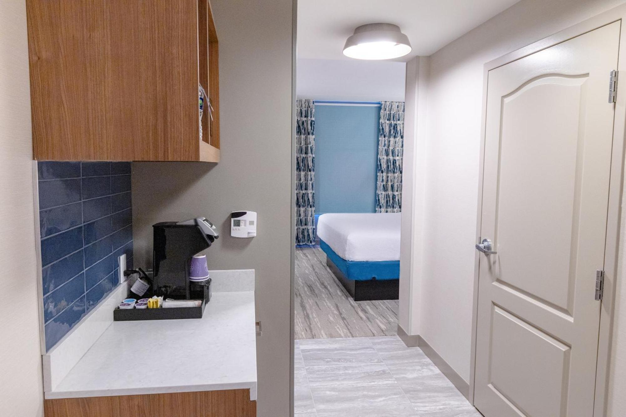 Hilton Garden Inn Lakewood Ngoại thất bức ảnh