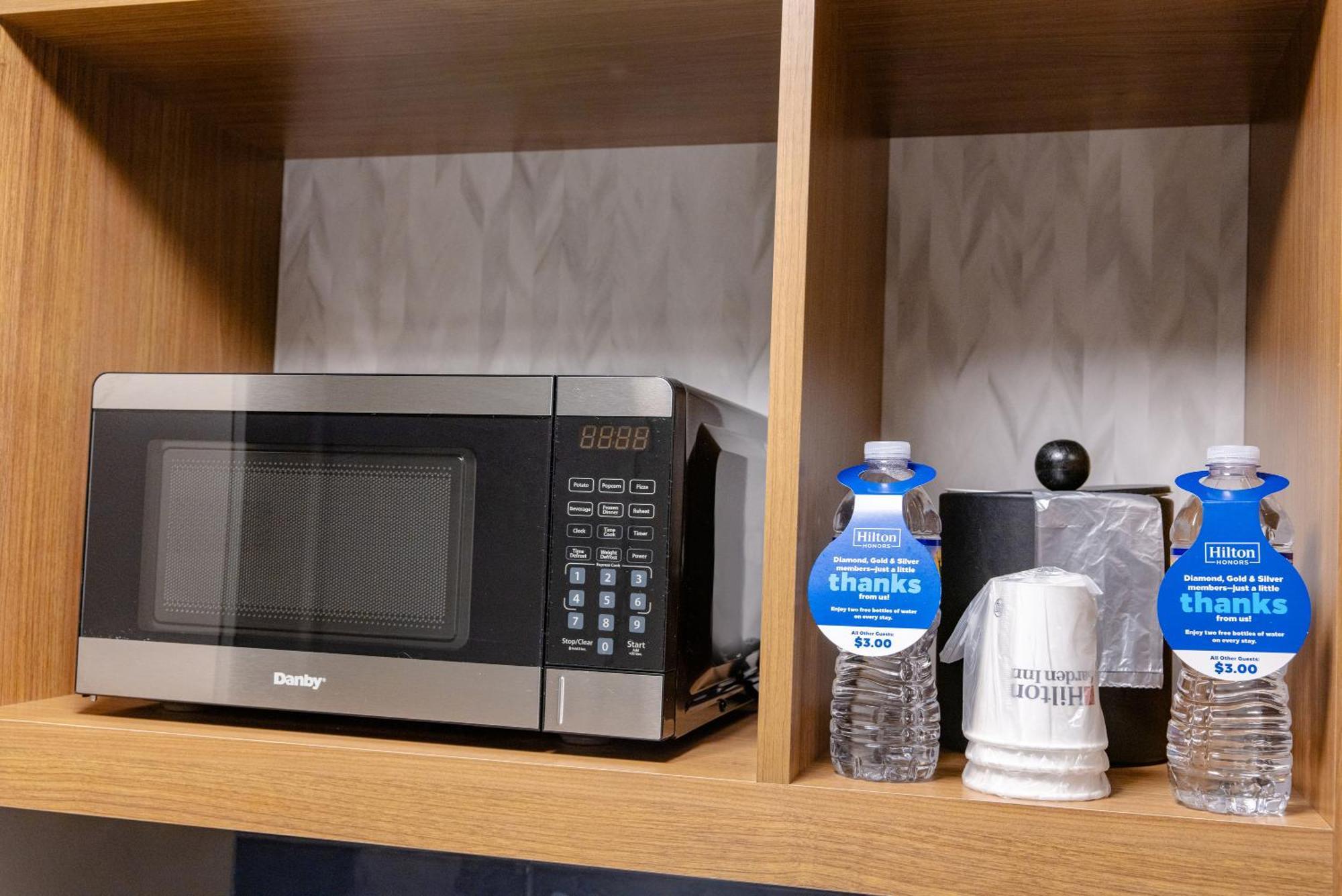Hilton Garden Inn Lakewood Ngoại thất bức ảnh