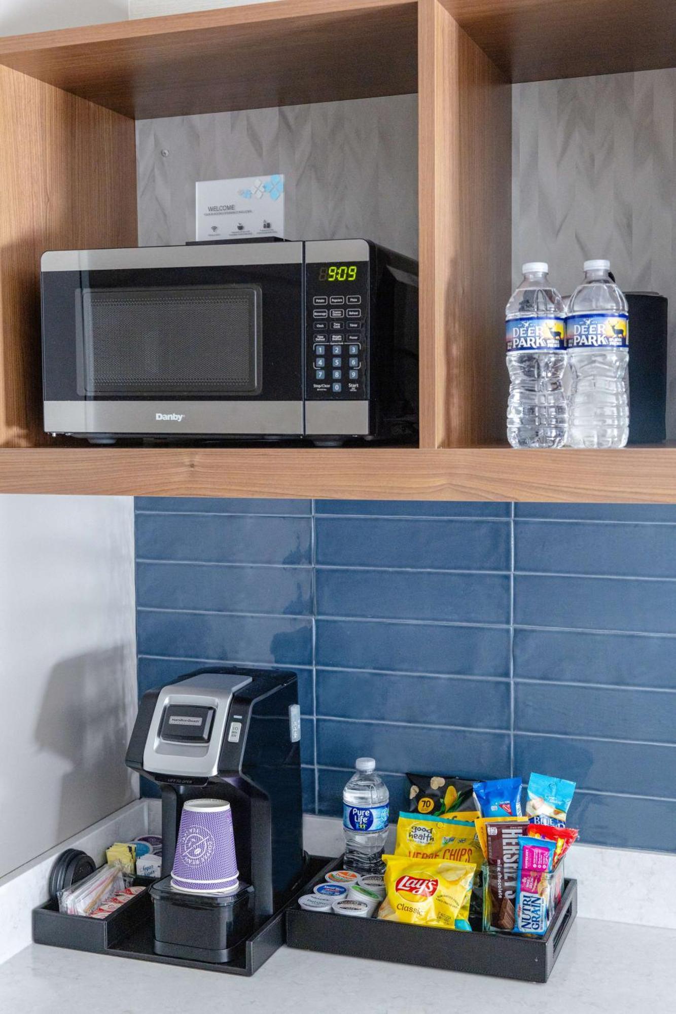 Hilton Garden Inn Lakewood Ngoại thất bức ảnh