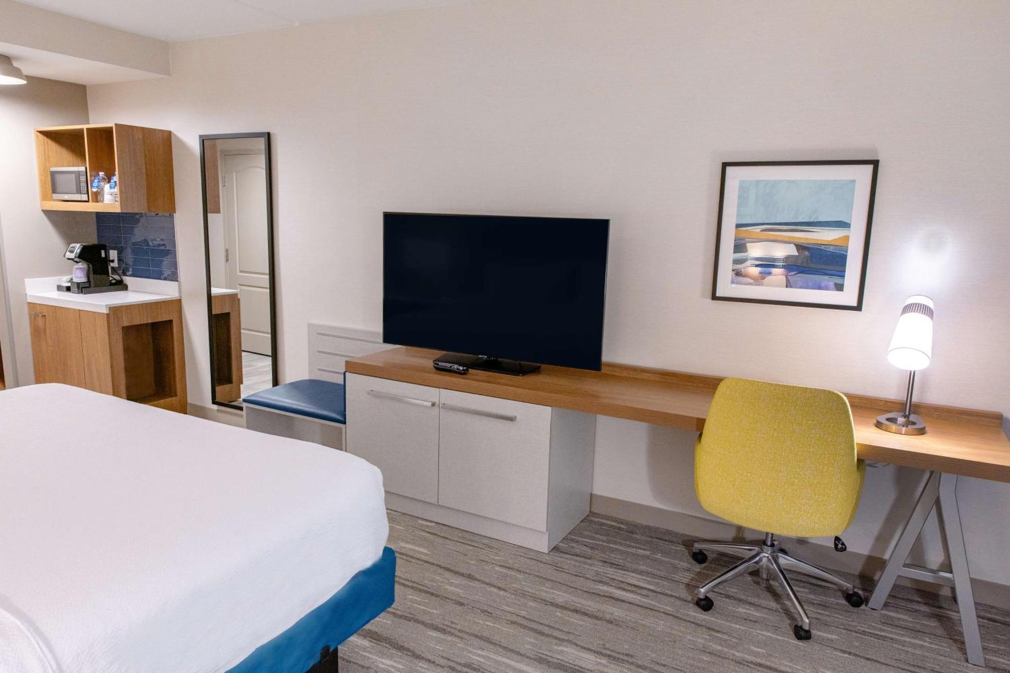 Hilton Garden Inn Lakewood Ngoại thất bức ảnh
