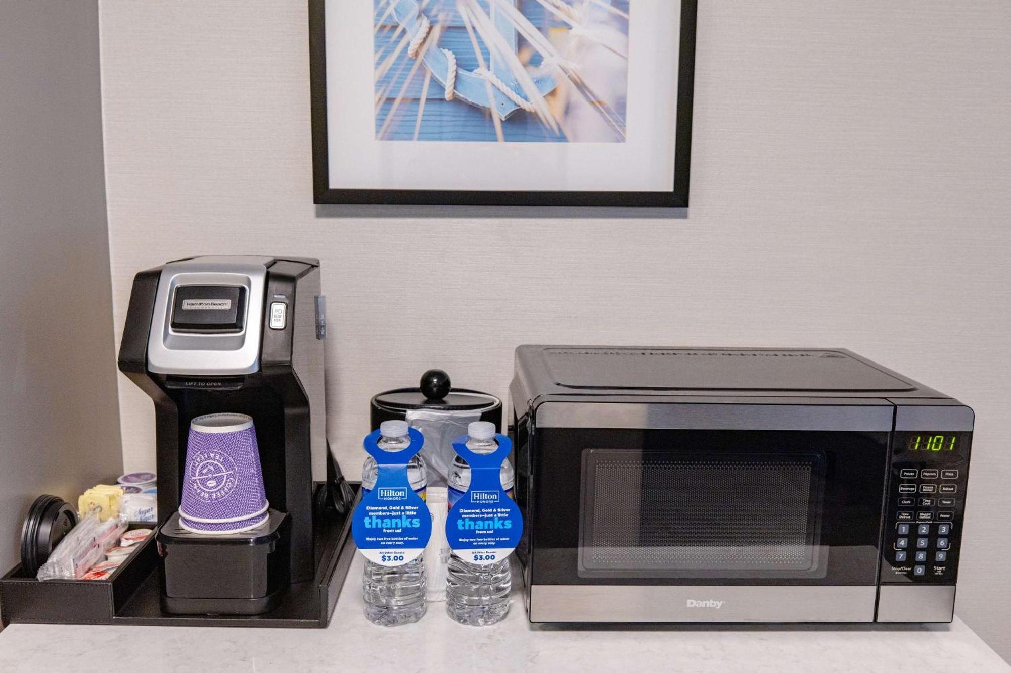 Hilton Garden Inn Lakewood Ngoại thất bức ảnh